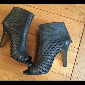 Black Leather Open Toe Booties Vince Camuto Sz 8.5